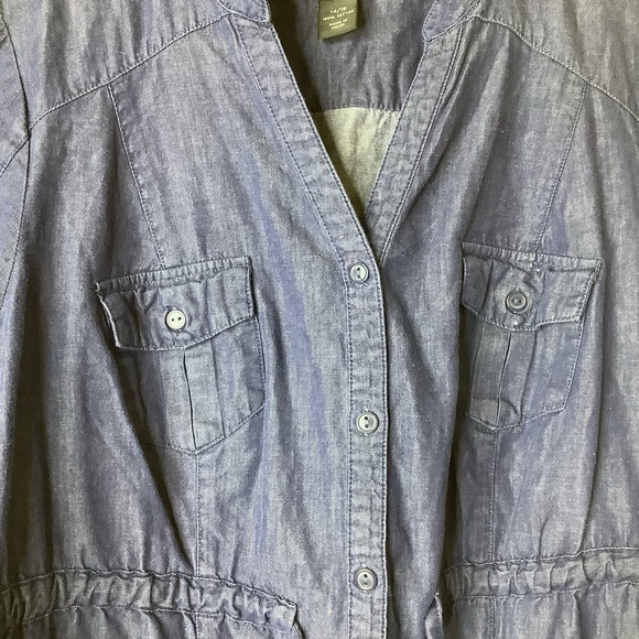 Lane Bryant Size 14/16 100% Cotton Blue Chambray Top V-neck Drawstring Roll Tab - Picture 4 of 10